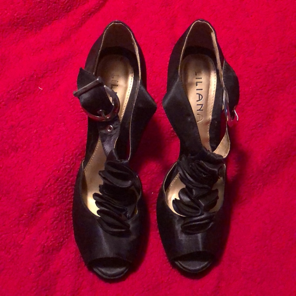 Liliana peep toe heels